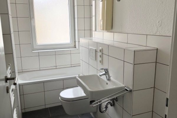 Felsecker_3. OG links Bad2